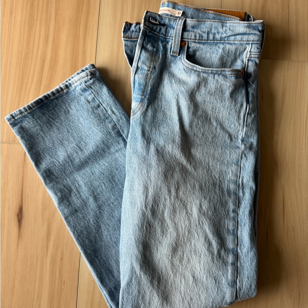 Levi's wedgie straight Jean size 30